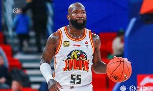 就靠你了！多米尼克-琼斯半场16中6轰两队最高21分外加8板4助