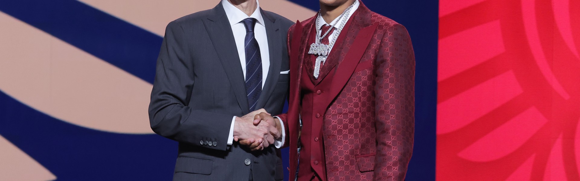 理想情况下十年后职业生涯能发展成怎样？费尔斯：历史前2控卫