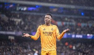 记者：皇马厌倦了维尼修斯说他手里有沙特巨额报价